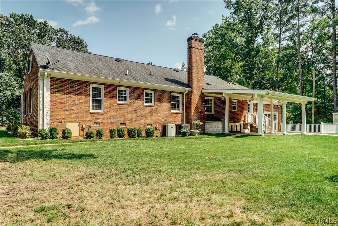 3918 Oxbridge Road North Chesterfield, VA 23236 - Photo 33 of 48 a front view of a house with a garden