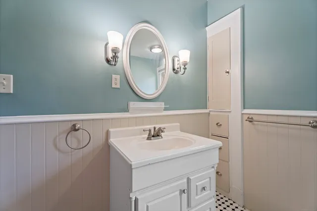 $2,700 | 809 Edgewood Avenue, New Haven, CT 06515