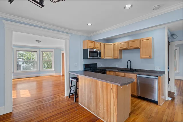 $2,700 | 809 Edgewood Avenue, New Haven, CT 06515