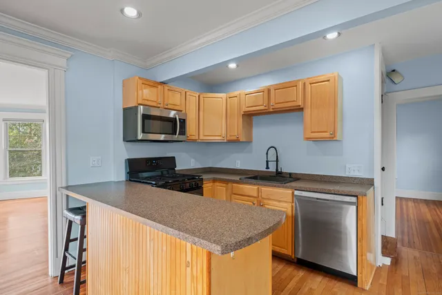 $2,700 | 809 Edgewood Avenue, New Haven, CT 06515