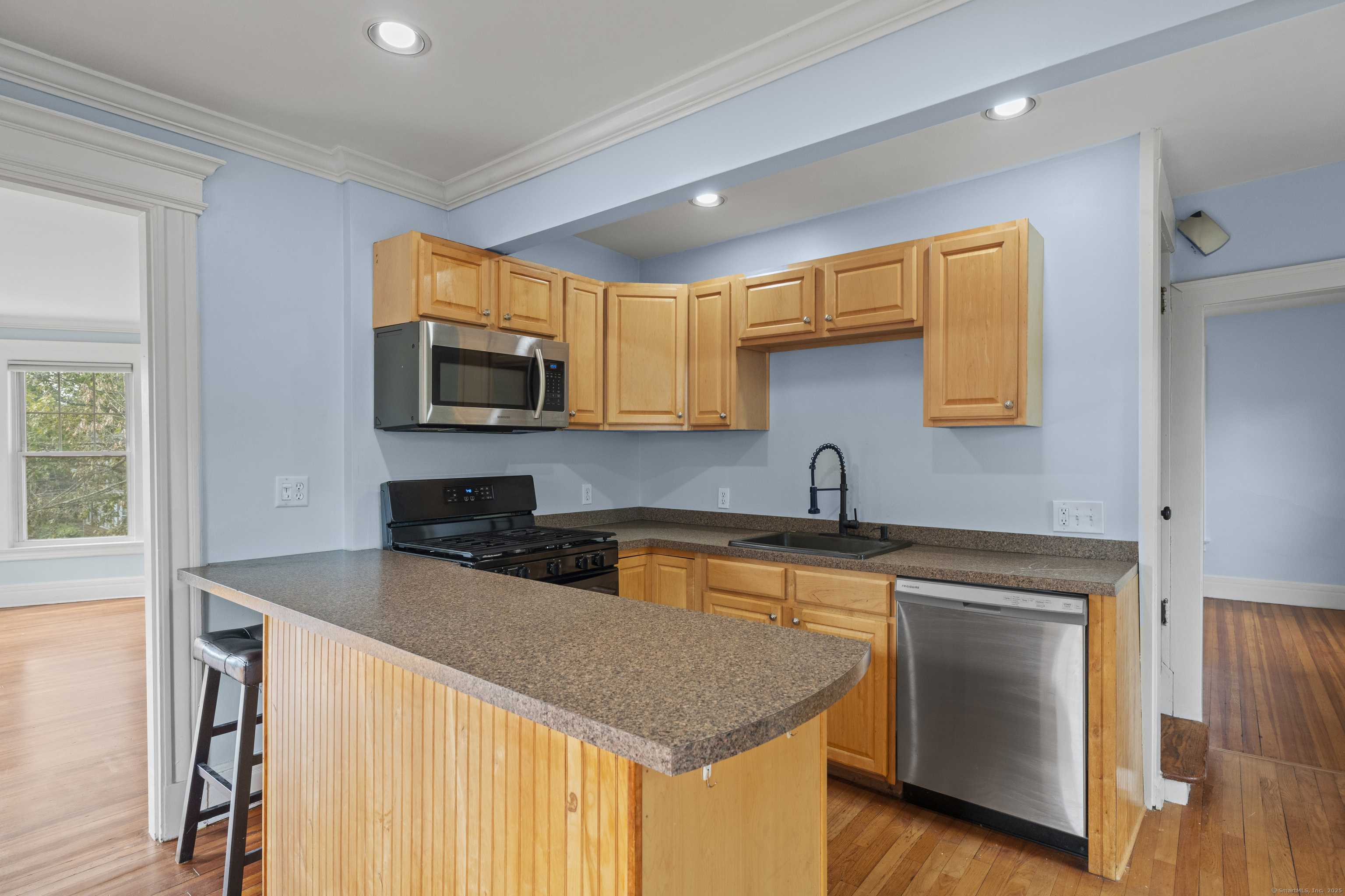 809 Edgewood Avenue New Haven, CT 06515 - Photo 23 of 39