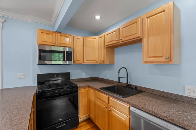 $2,700 | 809 Edgewood Avenue, New Haven, CT 06515