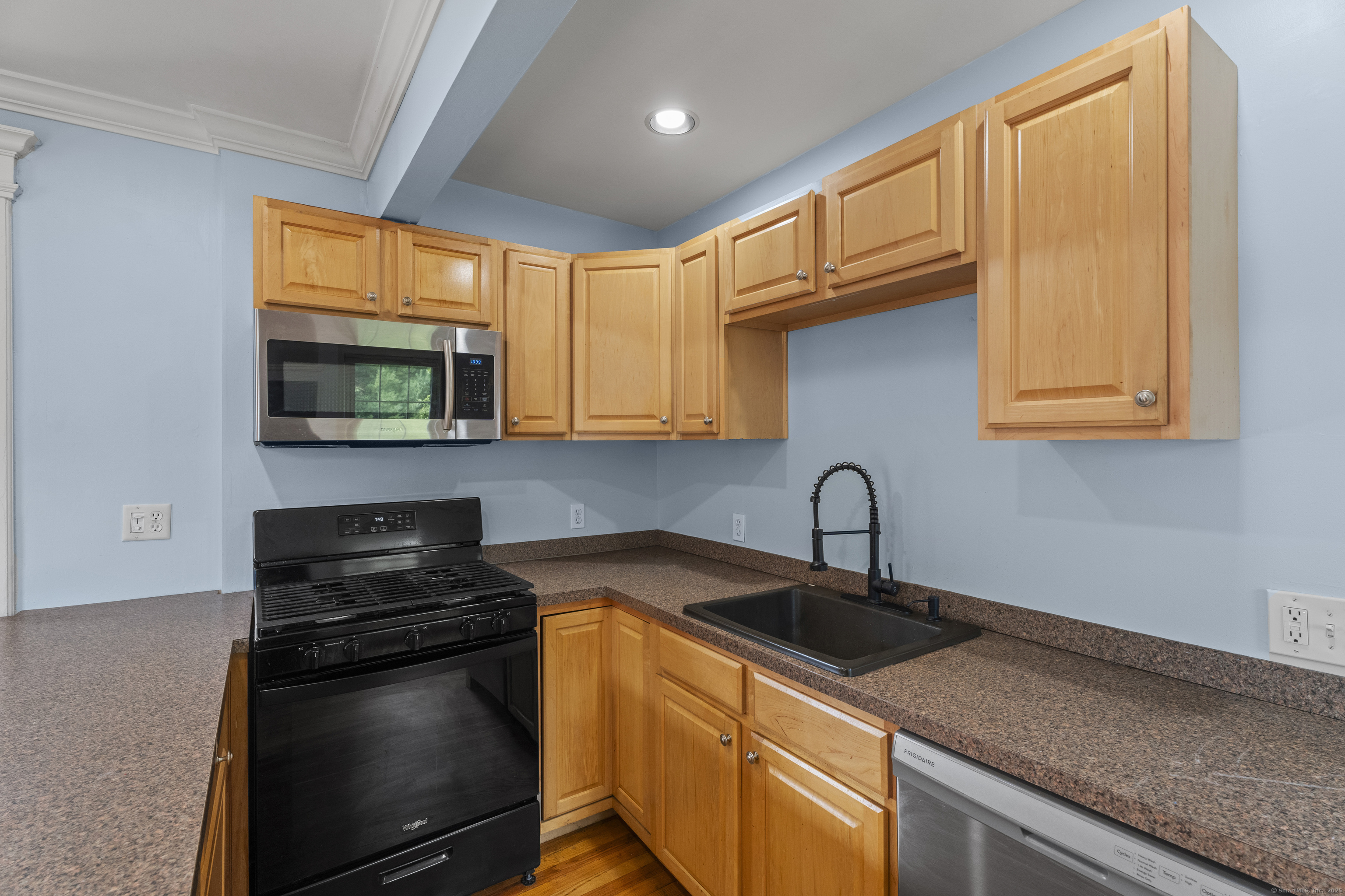 809 Edgewood Avenue New Haven, CT 06515 - Photo 24 of 39