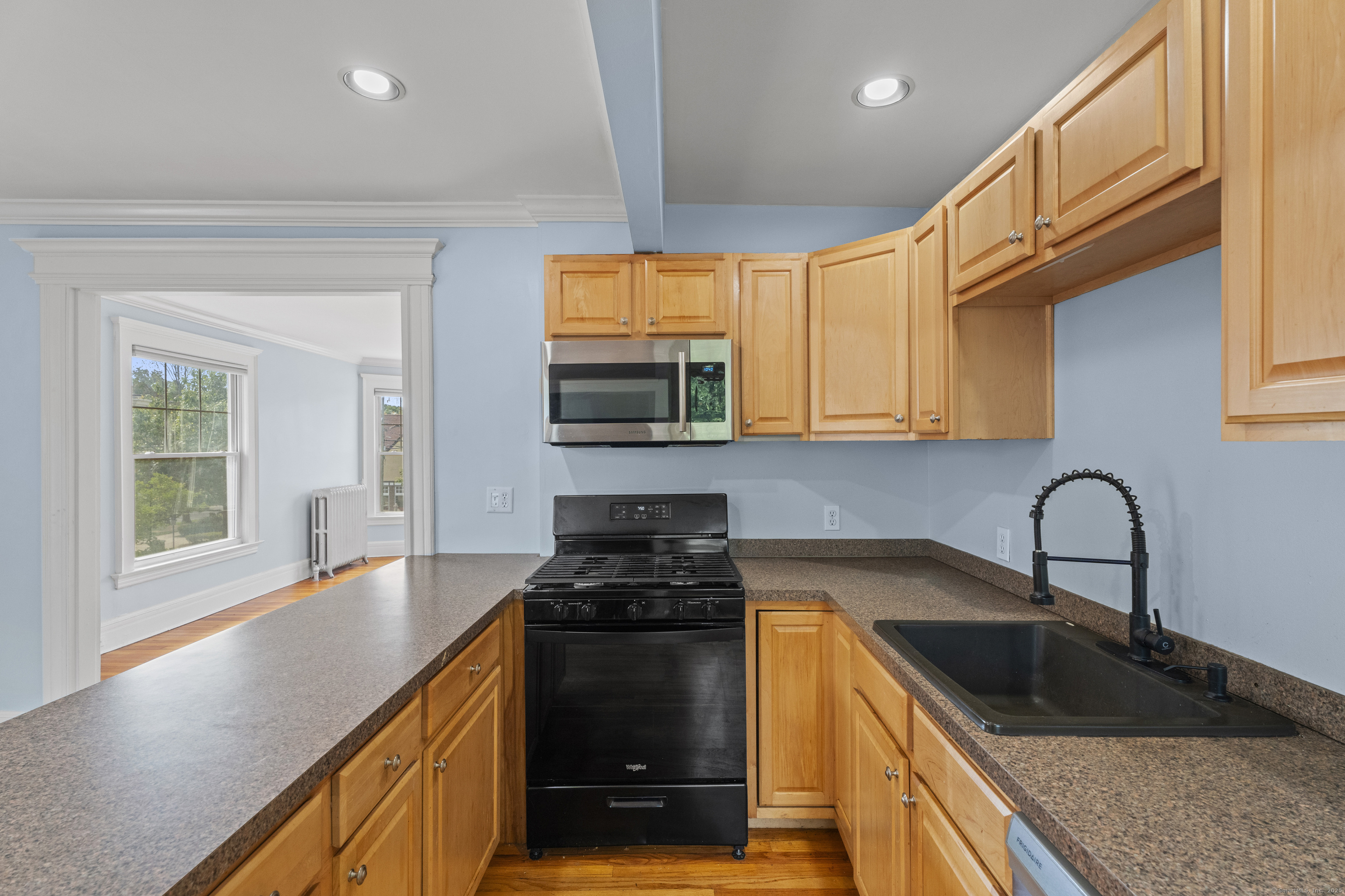 809 Edgewood Avenue New Haven, CT 06515 - Photo 25 of 39