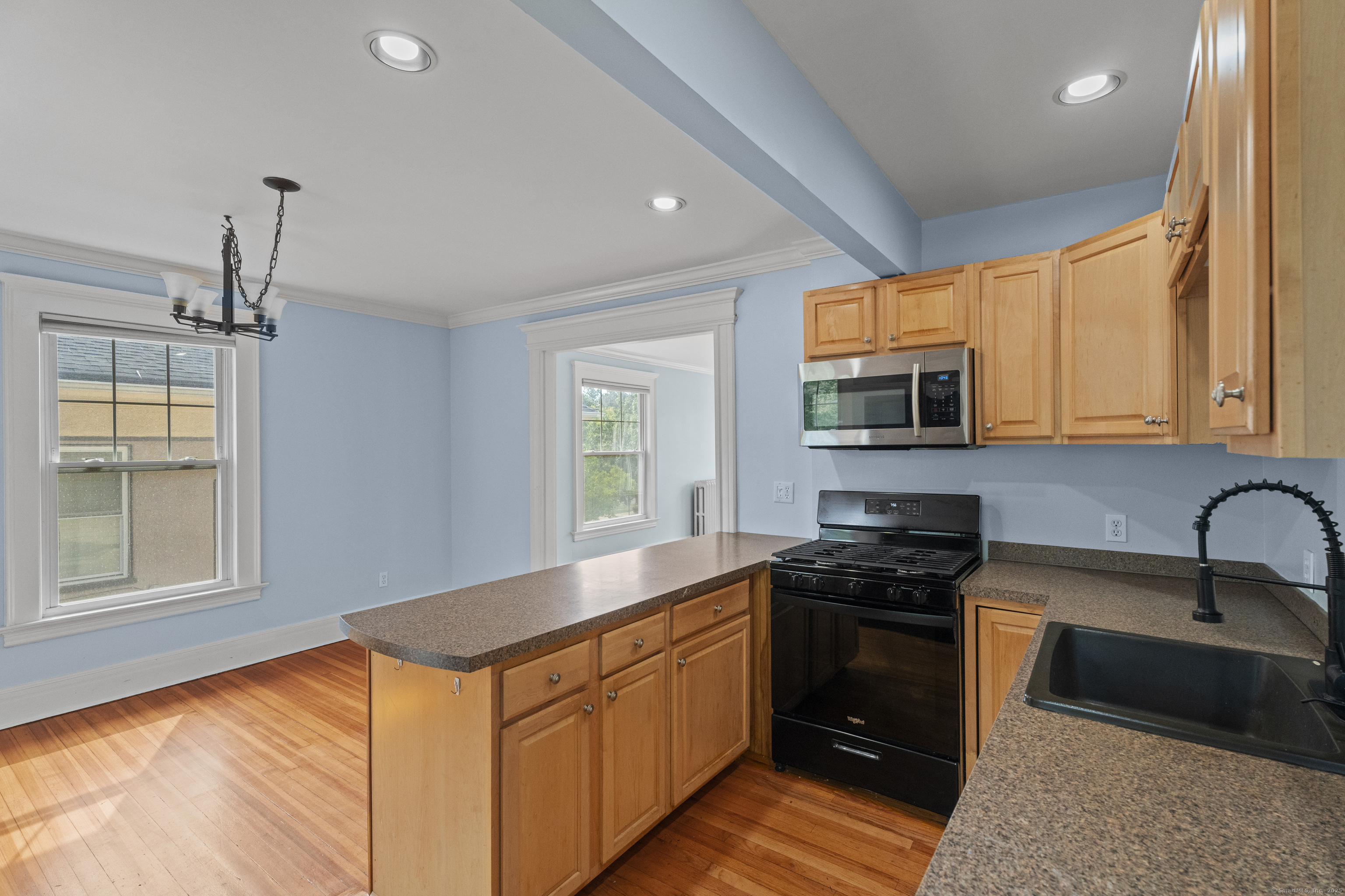 809 Edgewood Avenue New Haven, CT 06515 - Photo 28 of 39