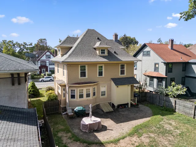 $2,700 | 809 Edgewood Avenue, New Haven, CT 06515