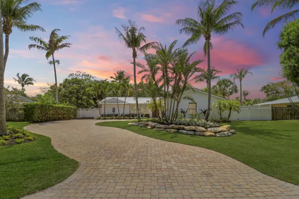 $890,000 | 19931 Jasmine Drive, Jupiter, FL 33469