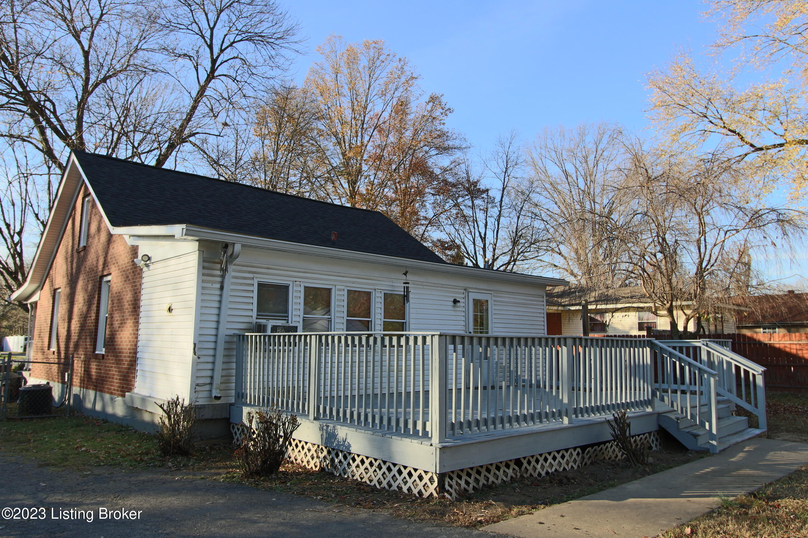 4217 Dover Road Louisville, KY 40216 - Photo 20 of 24 IMG_9093
