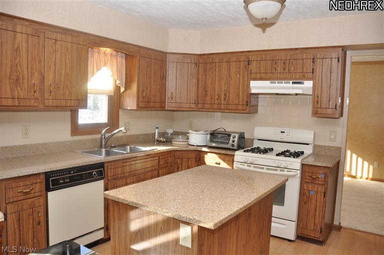 6672 Springdale Road Cleveland, OH 44130 - Photo 12 of 22