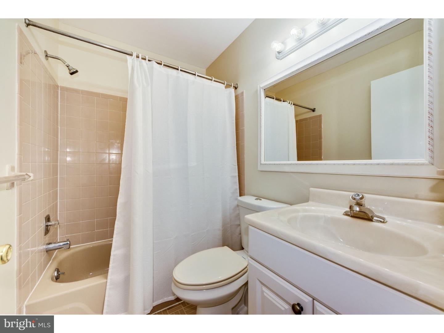 93 Farnwood Road Mount Laurel, NJ 08054 - Photo 19 of 25 Bathroom