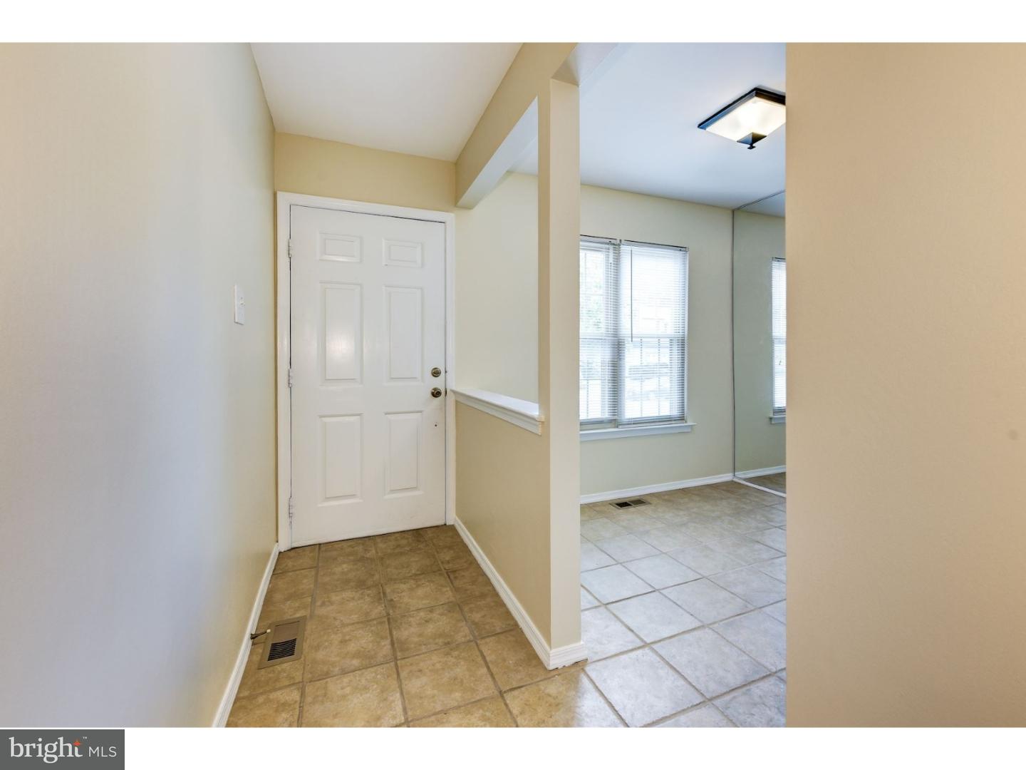 93 Farnwood Road Mount Laurel, NJ 08054 - Photo 3 of 25 Foyer