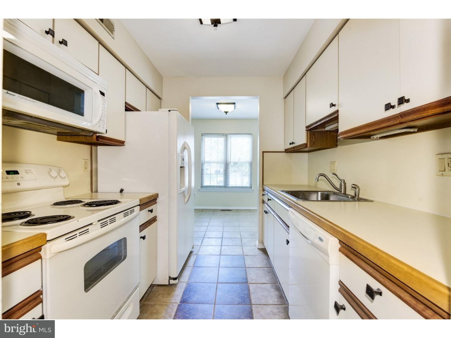 93 Farnwood Road Mount Laurel, NJ 08054 - Photo 6 of 25 Kitchen