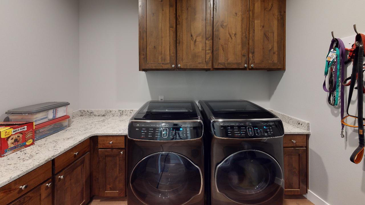 16141 Dyke Road La Pine, OR 97739 - Photo 18 of 25 16141-Dyke-Rd-Laundry
