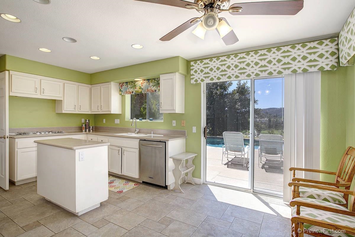14618 Colony Way Poway, CA 92064 - Photo 8 of 24 Gallery Image 8