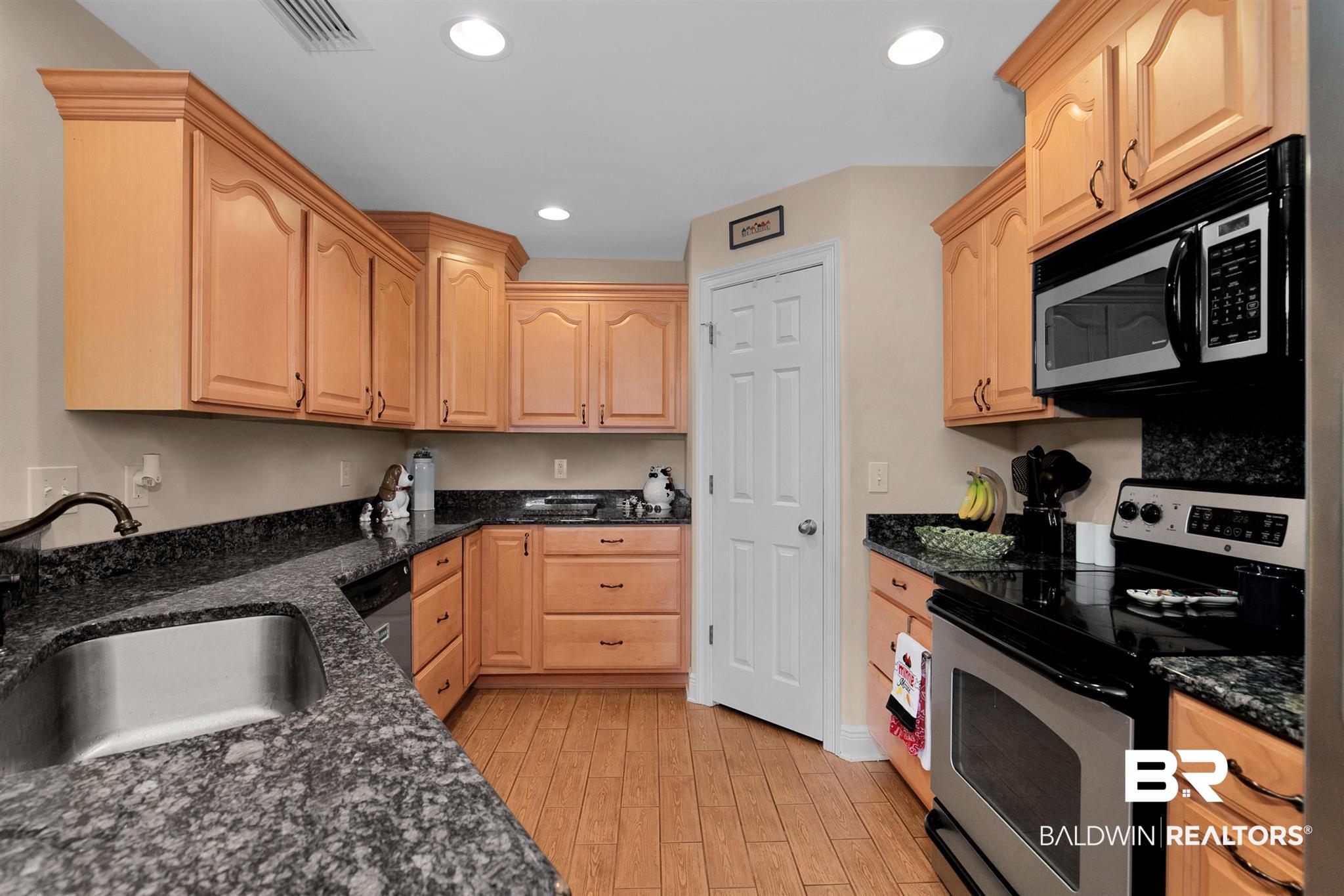 313 West Rosetta Avenue Foley, AL 36535 - Photo 8 of 23 Granite Counters