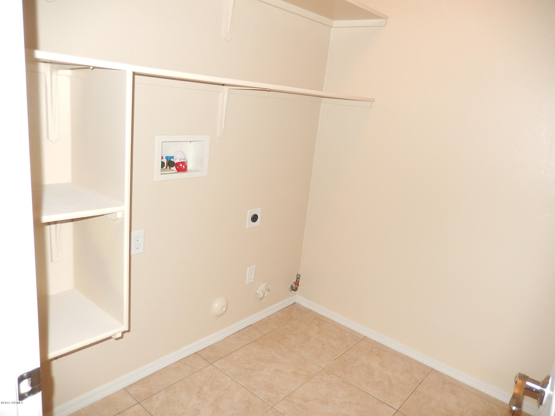 8373 East Sarnoff Ridge Loop Tucson, AZ 85710 - Photo 2 of 14