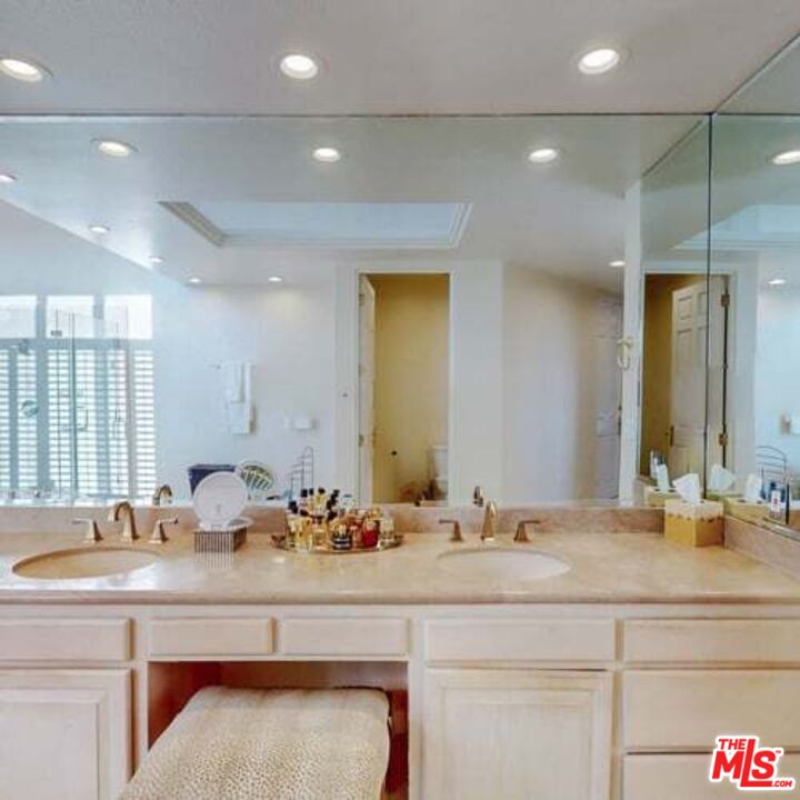 12699 Promontory Road Los Angeles, CA 90049 - Photo 38 of 69 Gallery Image 38