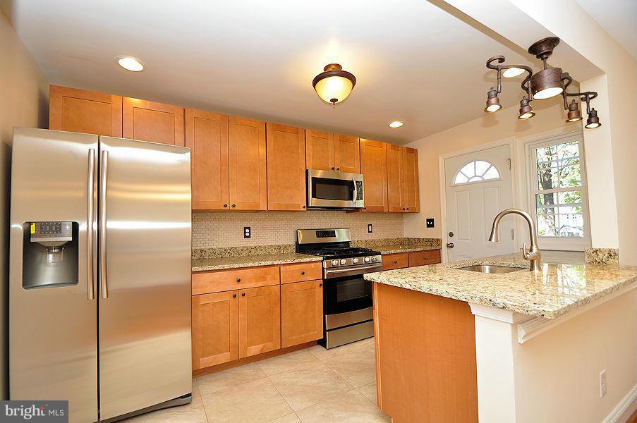 1841 Loch Shiel Road Baltimore, MD 21286 - Photo 4 of 23 a kitchen with stainless steel appliances granite countertop a sink a stove and a refrigerator