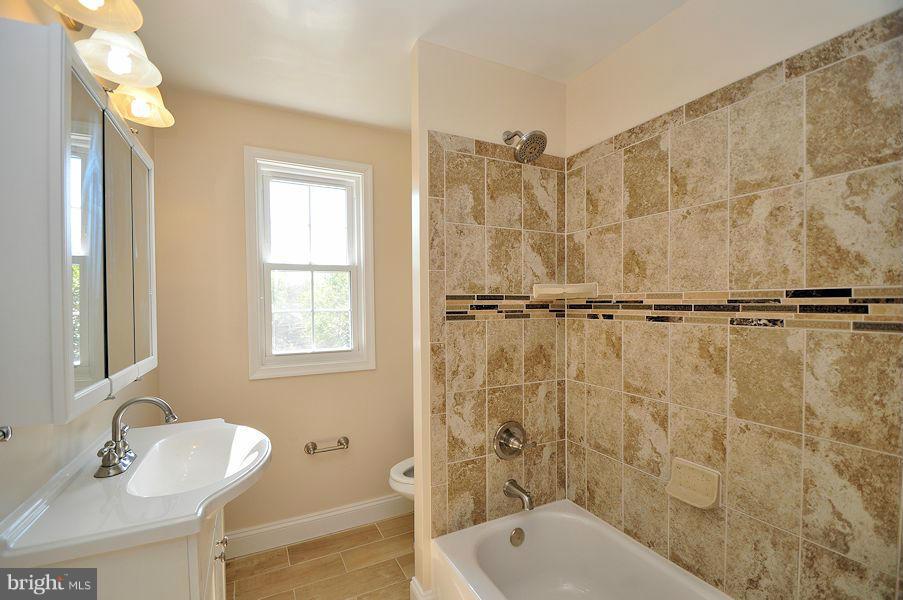 1841 Loch Shiel Road Baltimore, MD 21286 - Photo 5 of 23 a bathroom with a sink toilet and shower