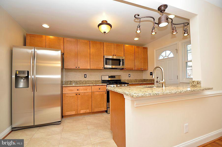 1841 Loch Shiel Road Baltimore, MD 21286 - Photo 8 of 23 a kitchen with stainless steel appliances granite countertop a sink a refrigerator and a stove