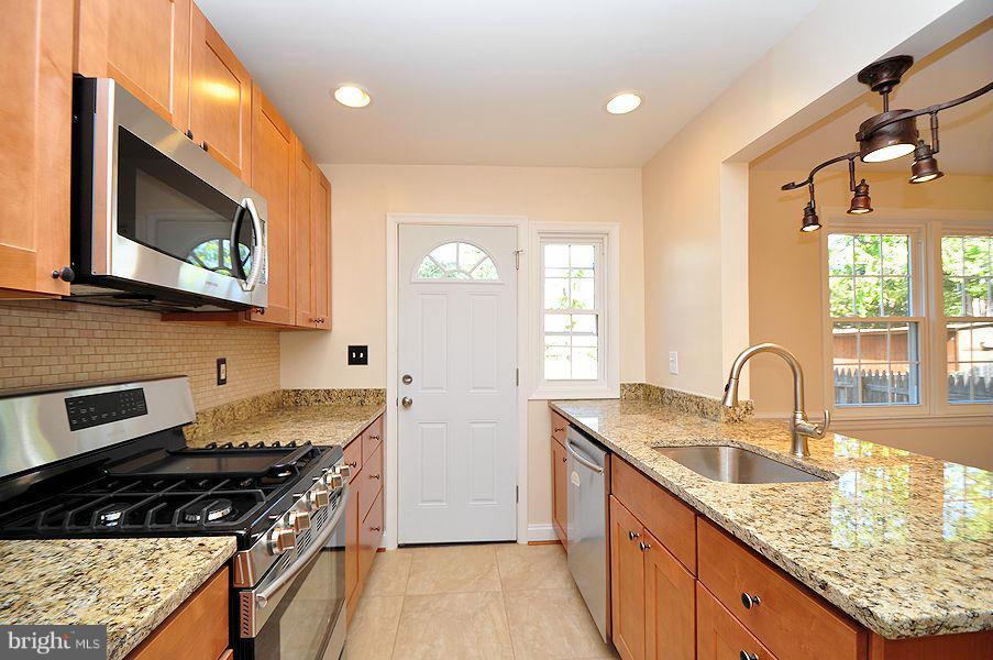 1841 Loch Shiel Road Baltimore, MD 21286 - Photo 9 of 23 a kitchen with granite countertop a stove a sink and a microwave