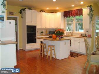 1064 Redtail Road Audubon, PA 19403 - Photo 3 of 12 Kitchen