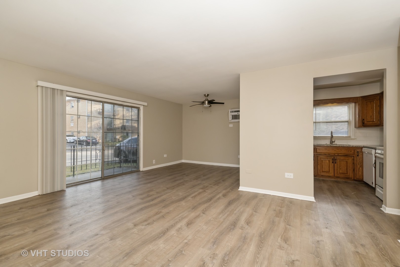 7041 O'Connell Drive, Unit 101 Chicago Ridge, IL 60415 - Photo 3 of 14