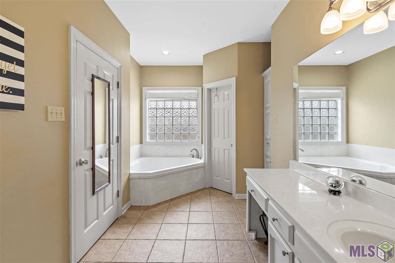 17816 Jefferson Ridge Drive Baton Rouge, LA 70817 - Photo 15 of 27 Gallery Image 15