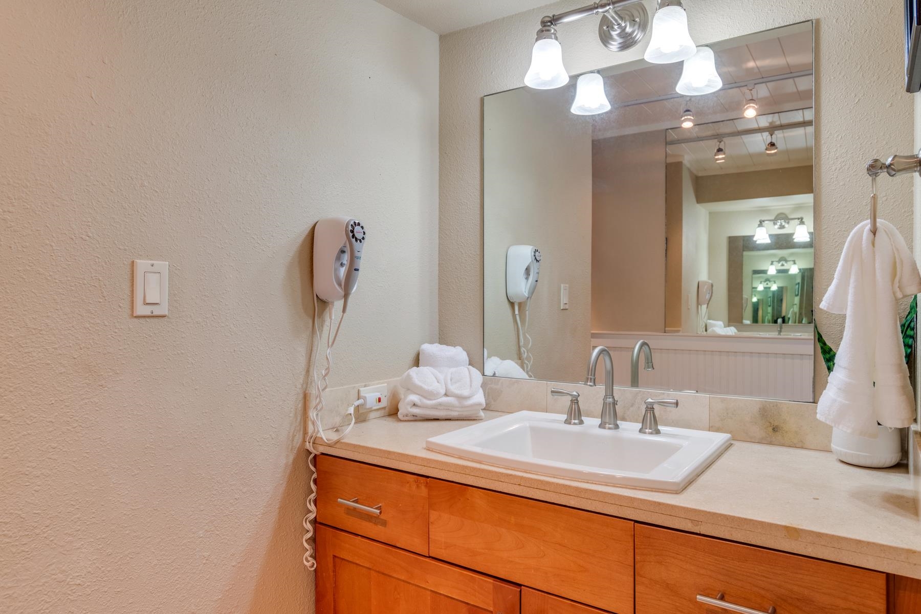 3601 Lower Honoapiilani Road, Unit 210 Lahaina, HI 96761 - Photo 15 of 25 a bathroom with a sink and a mirror