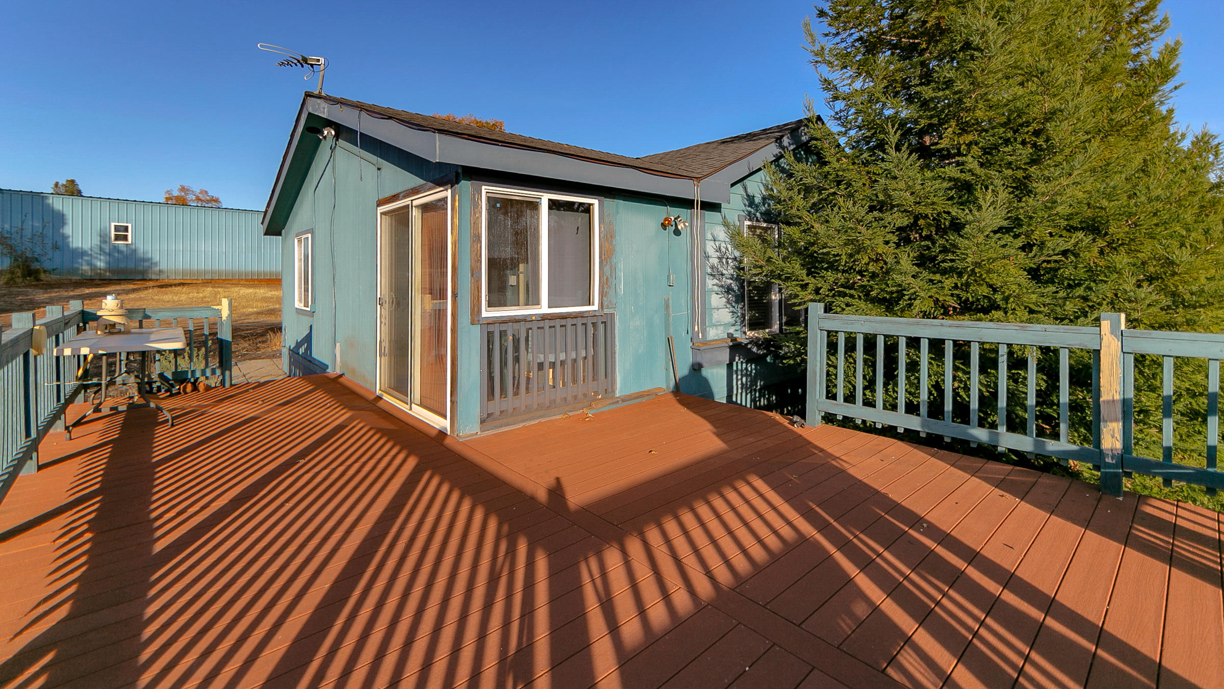 13.2 acres + 2 bed,, 2 bath, + Den