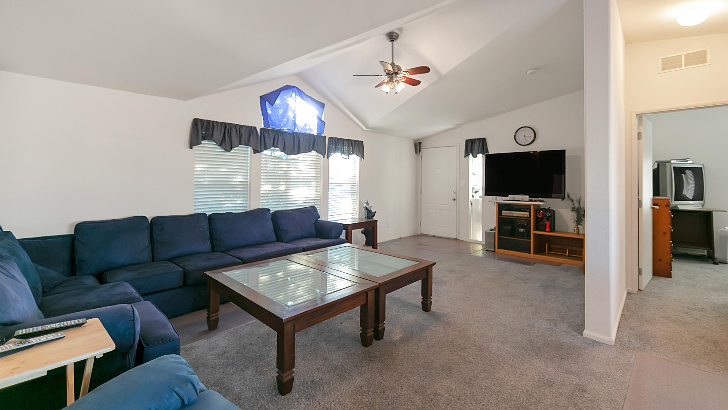 21560 South Powerhouse Road Manton, CA 96059 - Photo 3 of 41 Open living room with vaulted ceilings