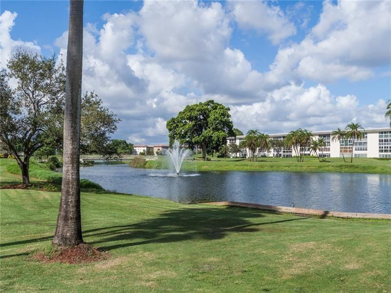 2404 Antigua Circle, Unit E4 Pompano Beach, FL 33066 - Photo 2 of 12 Photo 2