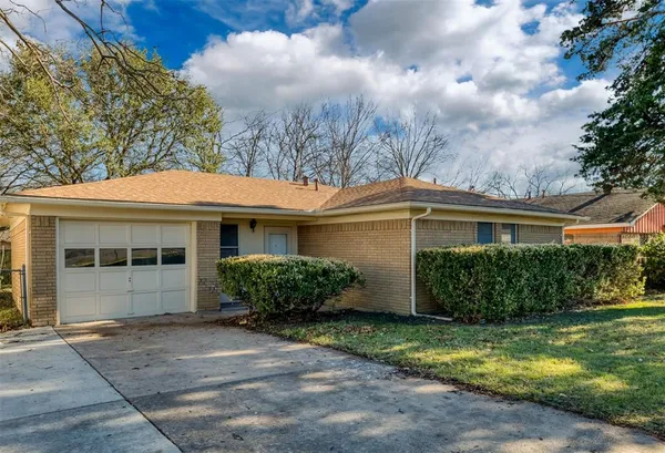 $1,775 | 502 Brown Street, Waxahachie, TX 75165