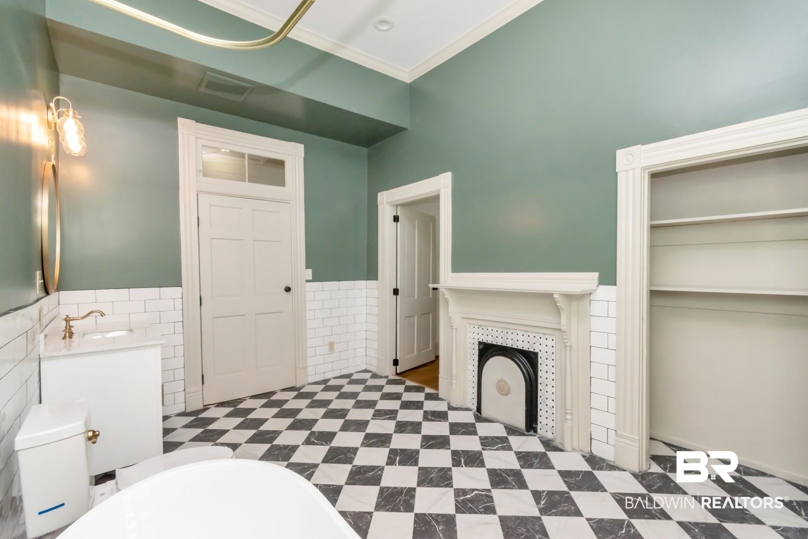 605 St Francis Street Mobile, AL 36602 - Photo 23 of 40 Bathroom
