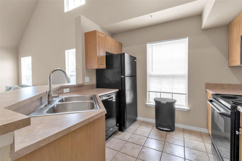 5541 Rosehill Road, Unit 202 Sarasota, FL 34233 - Photo 21 of 47