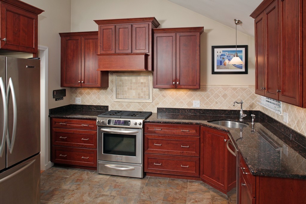 60 Colonial Road Hingham, MA 02043 - Photo 3 of 15 Gallery Image 3