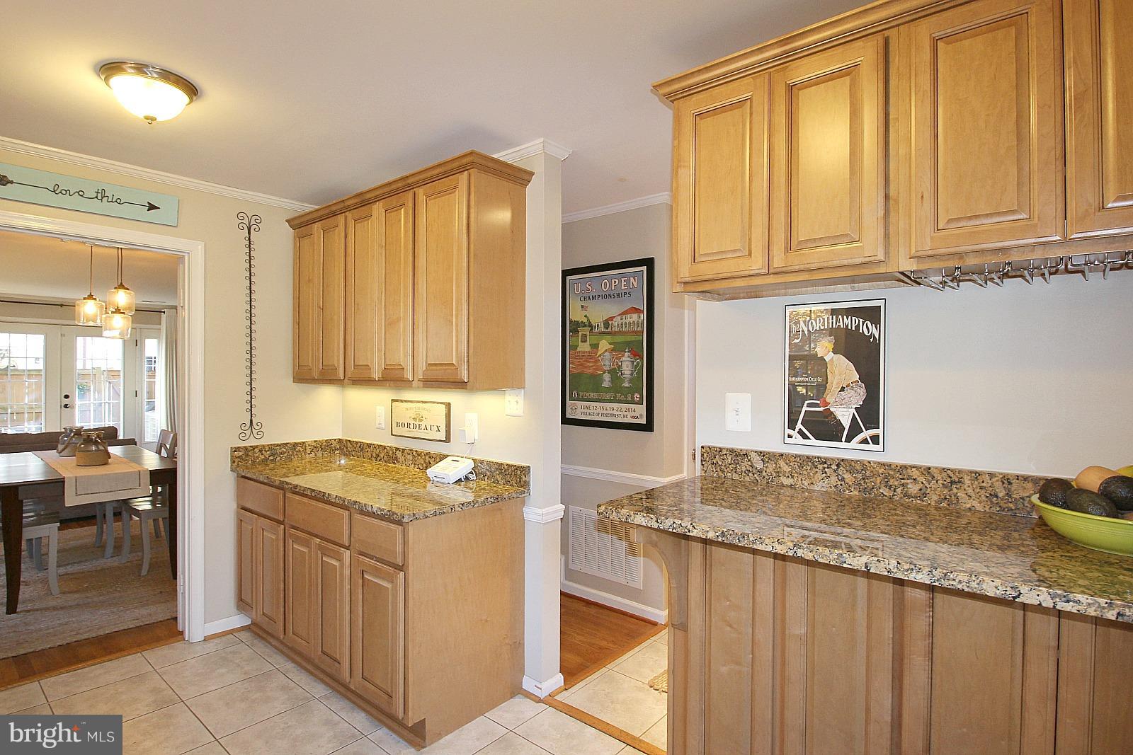 424 West Glebe Road Alexandria, VA 22305 - Photo 8 of 24 Breakfast bar!