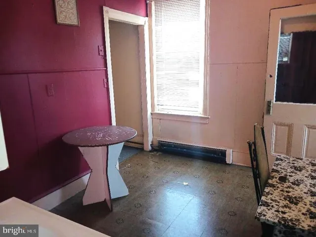 a view of entryway with furniture