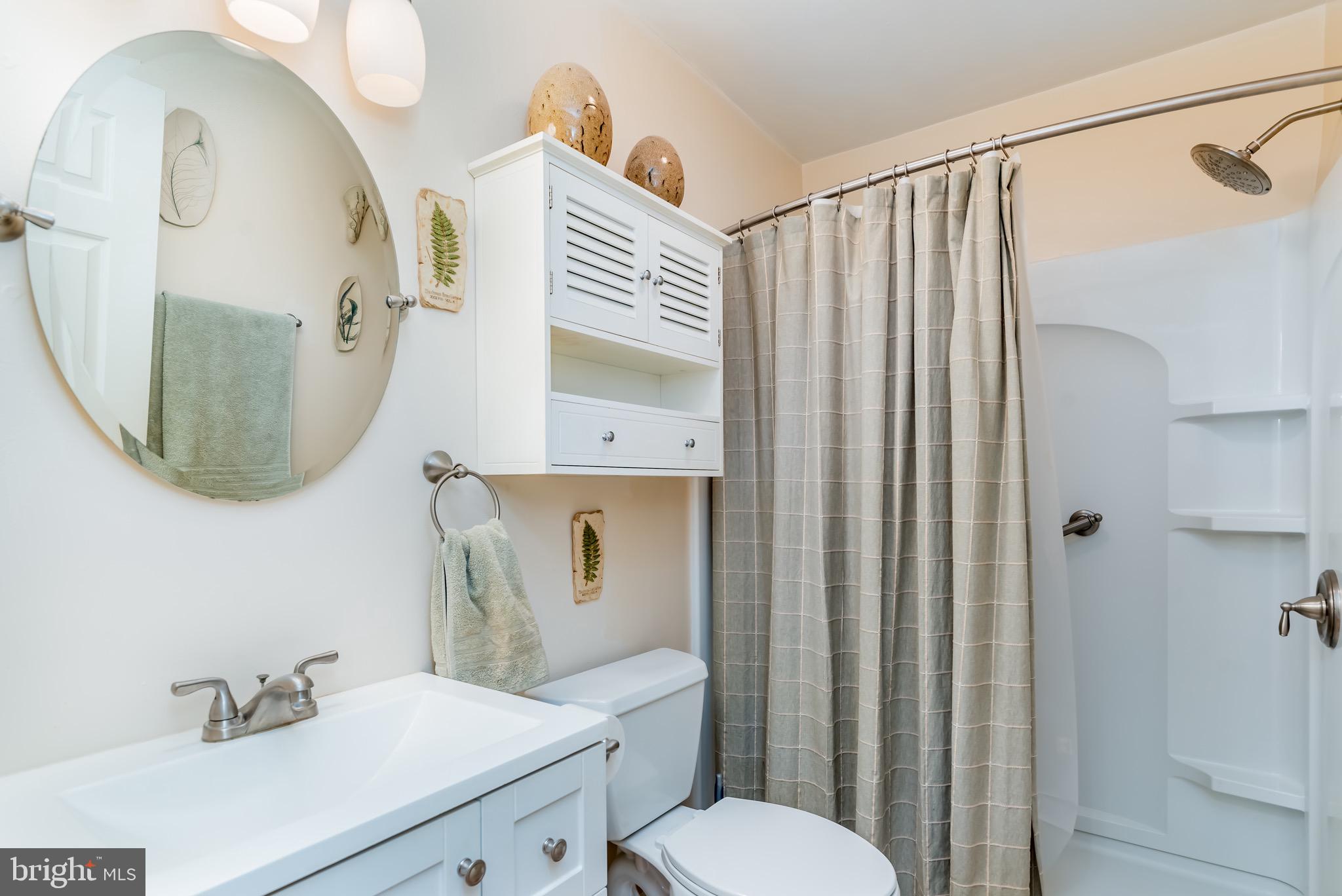213 Hilltop Road Boiling Springs, PA 17007 - Photo 15 of 31 Full Bath