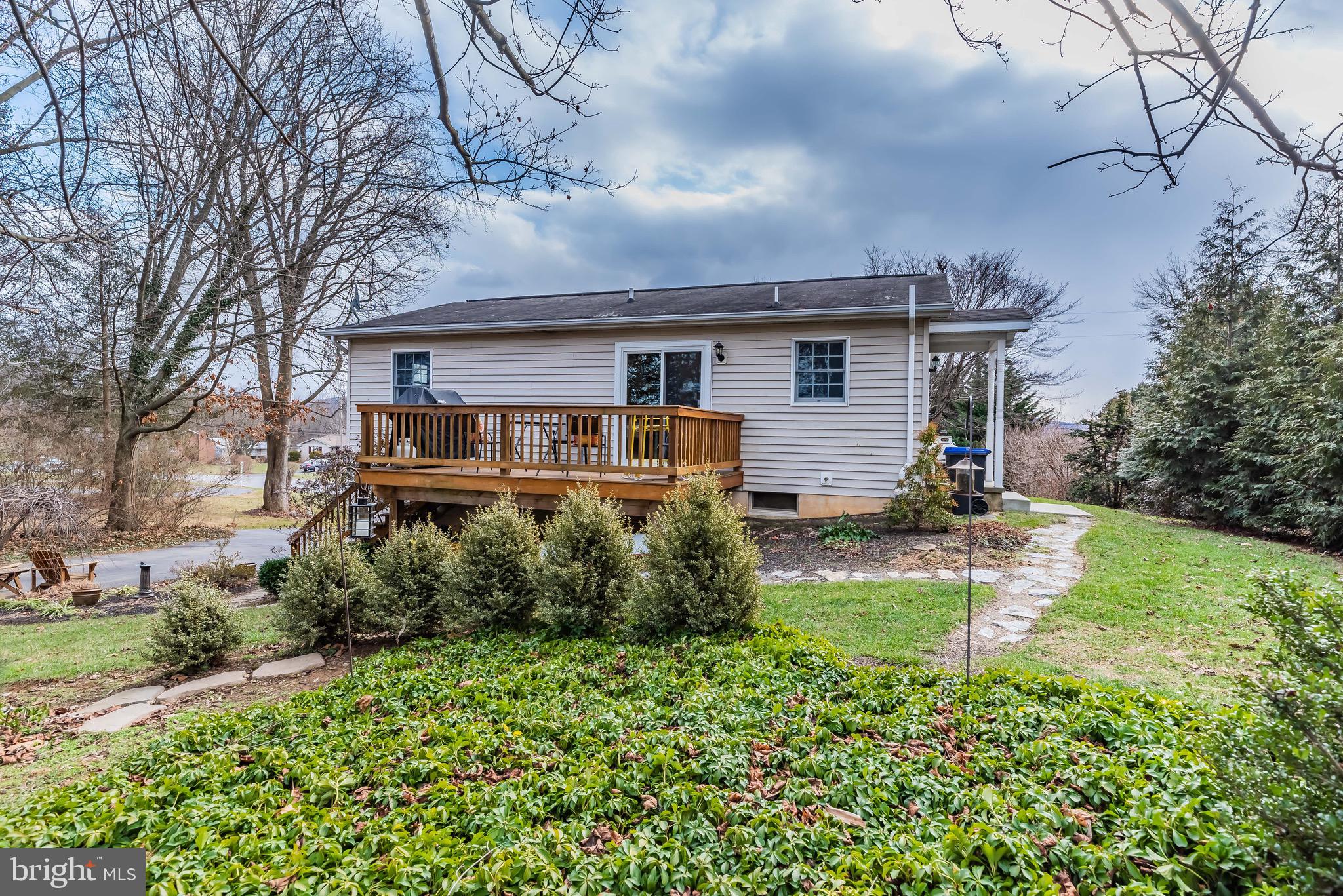 213 Hilltop Road Boiling Springs, PA 17007 - Photo 23 of 31 Perfect Spot for Summer Entertaining