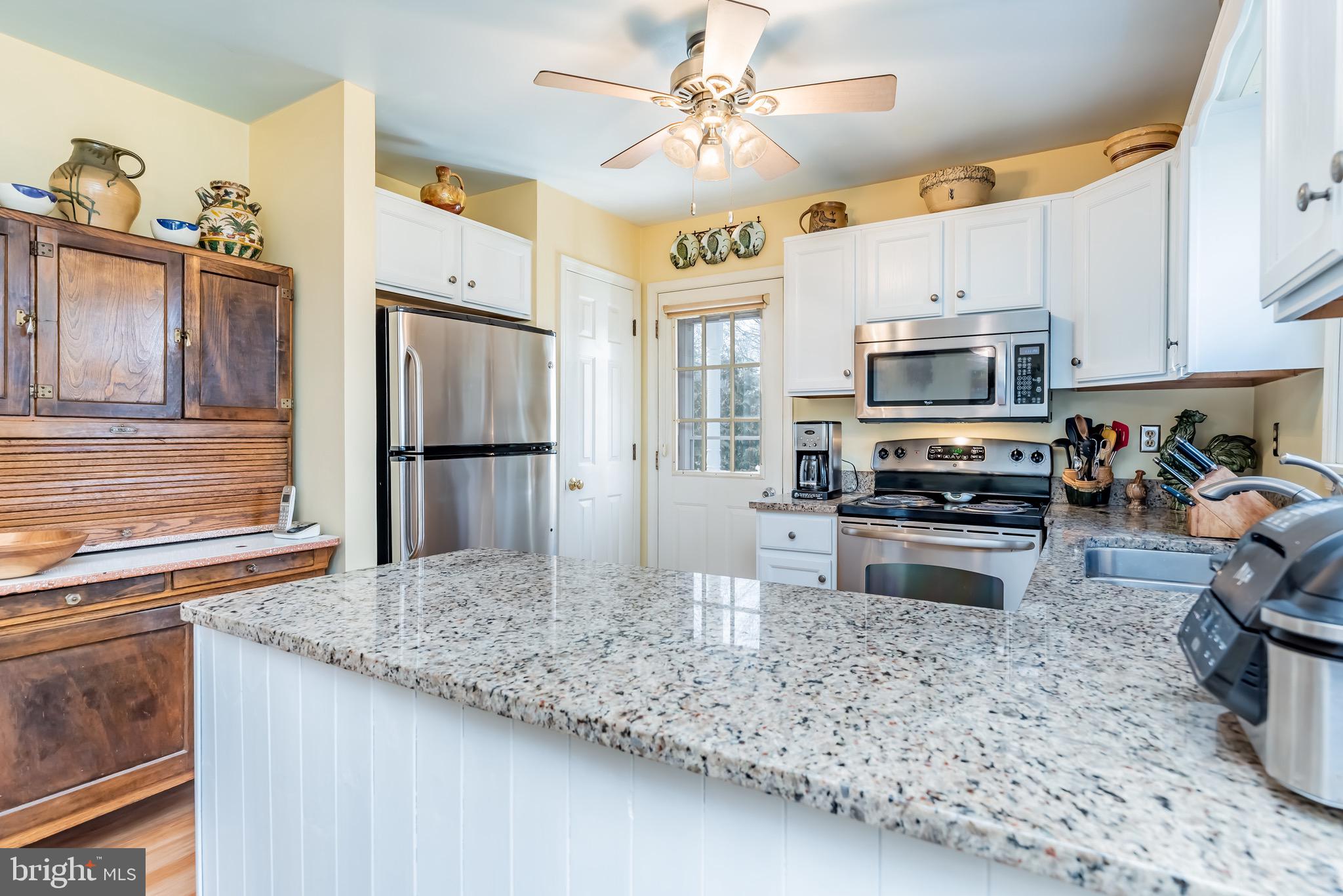 213 Hilltop Road Boiling Springs, PA 17007 - Photo 6 of 31 Welcoming Kitchen