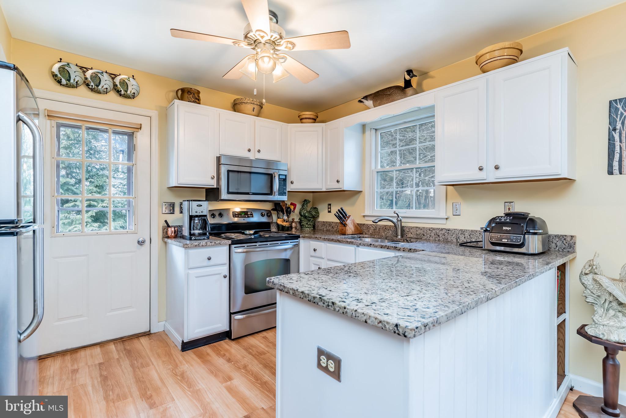 213 Hilltop Road Boiling Springs, PA 17007 - Photo 7 of 31 Granite Counters