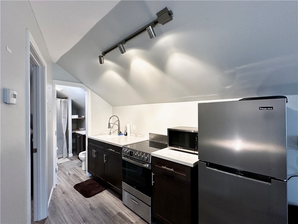 29 Ann Street, Unit 5 Newport, RI 02840 - Photo 3 of 9