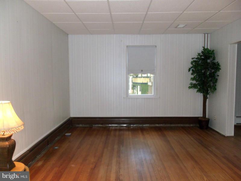 17 Waterview Road Baltimore, MD 21222 - Photo 12 of 23 Living Room