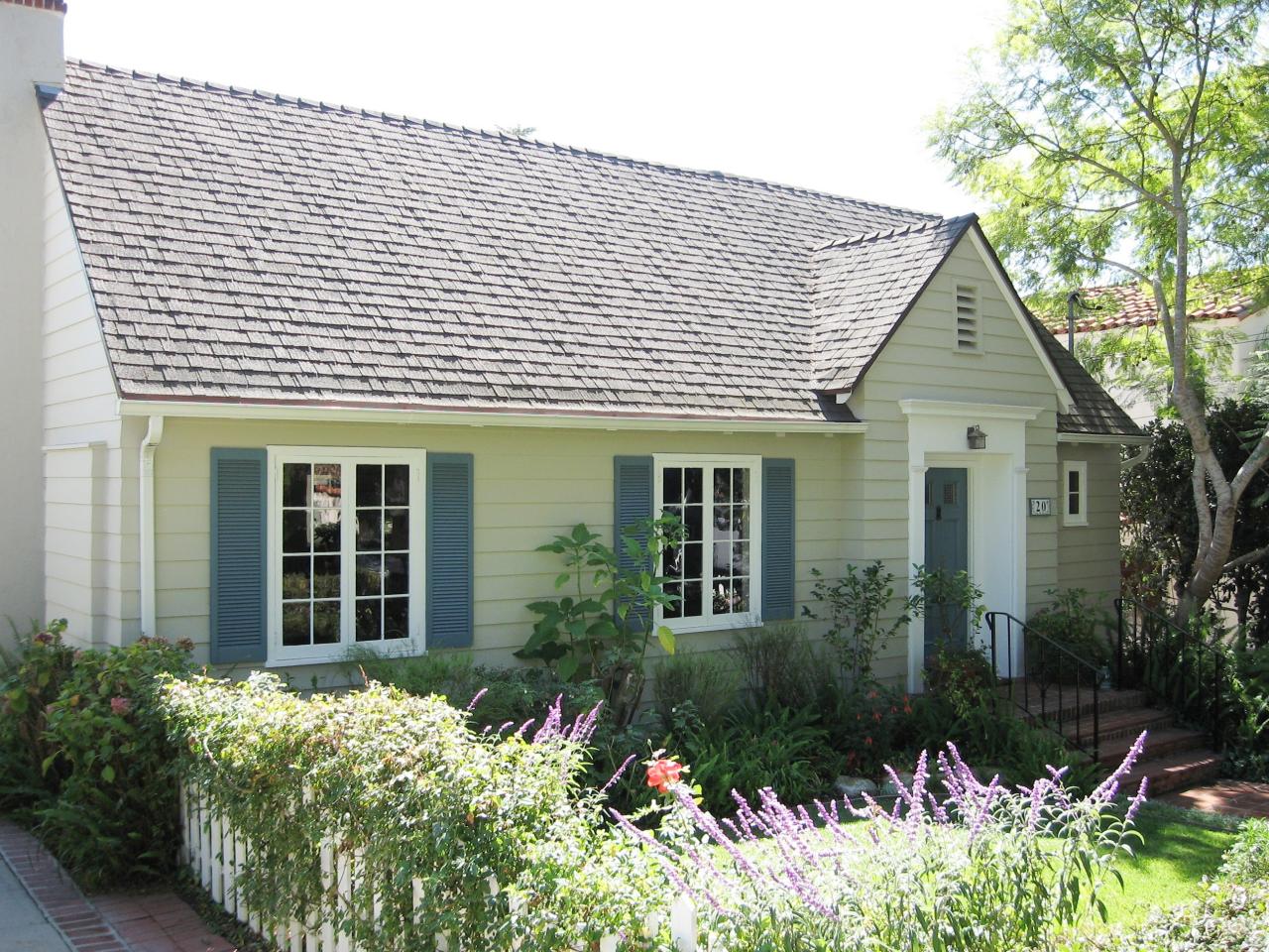 20 East Junipero Street Santa Barbara, CA 93105 - Photo 1 of 14 front view of a house