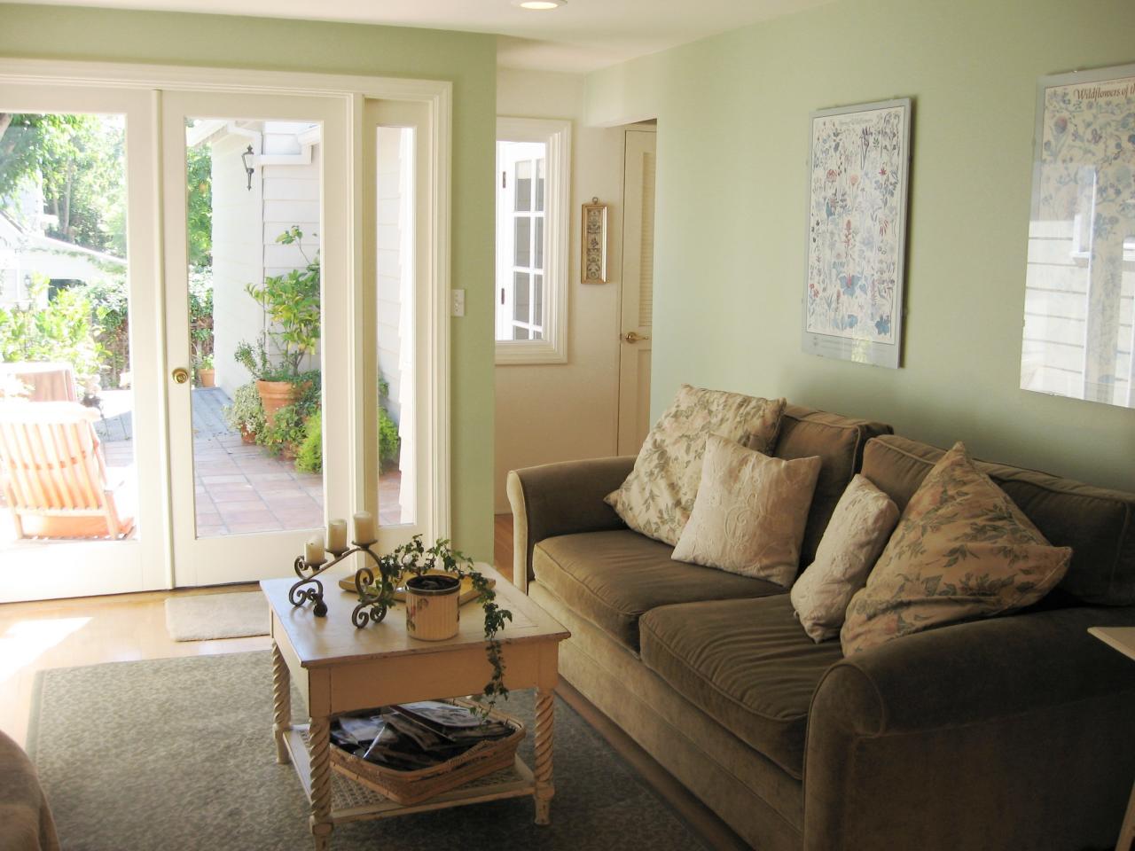 20 East Junipero Street Santa Barbara, CA 93105 - Photo 8 of 14 a living room with furniture and a window