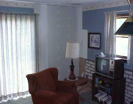 1201 Old State Road New Castle, PA 16101 - Photo 5 of 8 Living Room.