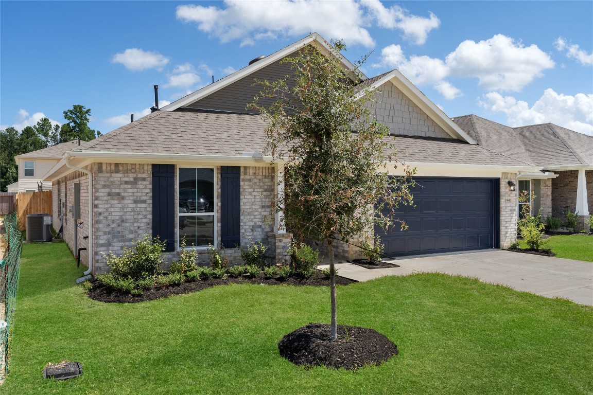 10641 Ellerston Road Cleveland, TX 77327 - Photo 3 of 34 a front view of a house with a garden