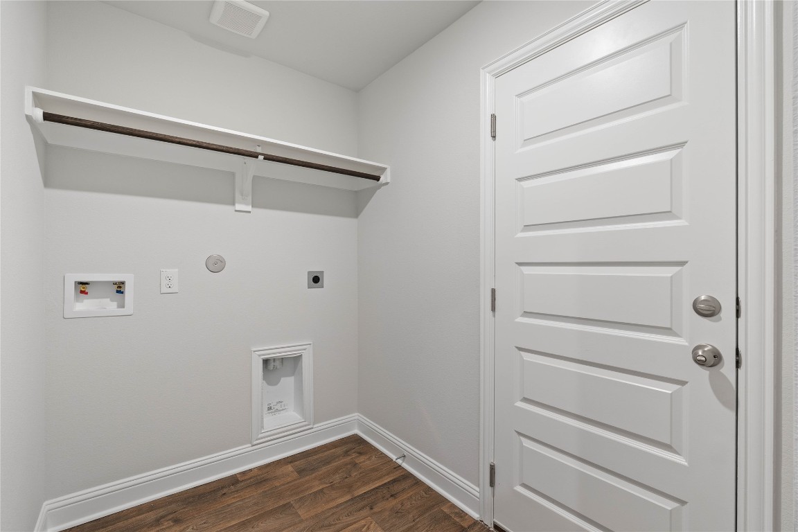 10641 Ellerston Road Cleveland, TX 77327 - Photo 31 of 34 a view of walk in closet with empty racks