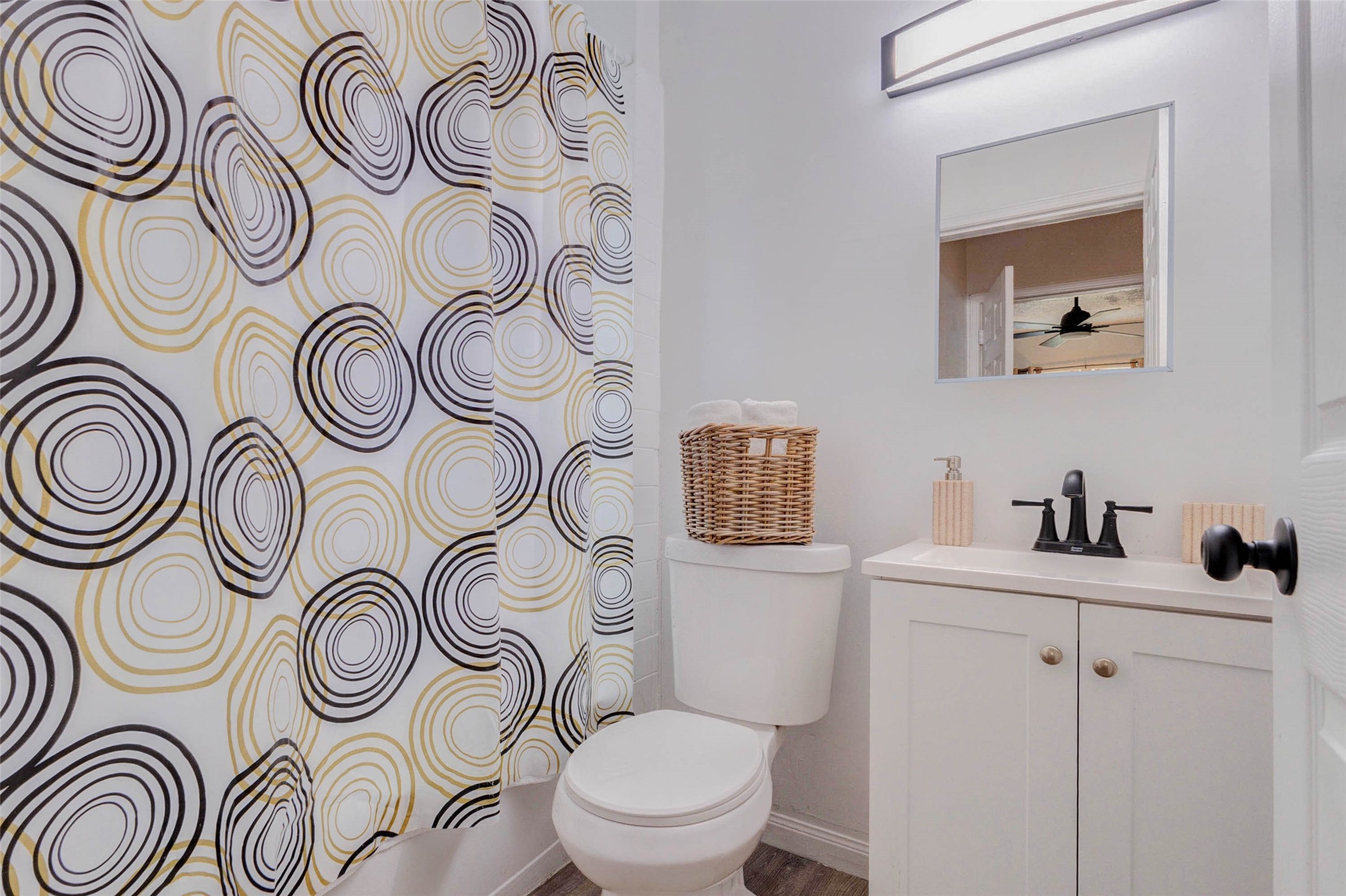 2902 Truxillo Street Houston, TX 77004 - Photo 17 of 32 a bathroom with a sink and a toilet